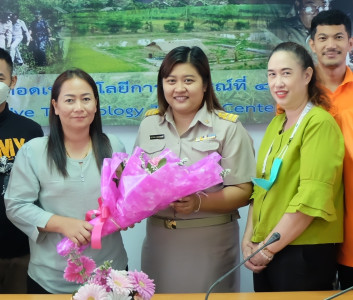 ให้การต้อนรับ นางสาวนภาวรรณ อุดมพรธนสาร ในโอกาสที่ย้ายมา ... พารามิเตอร์รูปภาพ 1