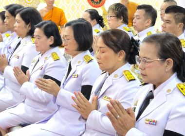 เข้าร่วมพิธีสวดพระพุทธมนต์และทำบุญตักบาตรถวายพระราชกุศลเนื่องในวันคล้ายวันพระราชสมภพสมเด็จพระนางเจ้าสิริกิติ์ ... พารามิเตอร์รูปภาพ 10