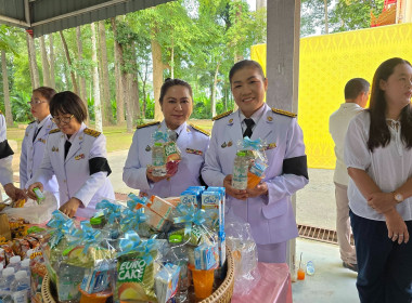 เข้าร่วมพิธีสวดพระพุทธมนต์และทำบุญตักบาตรถวายพระราชกุศลเนื่องในวันคล้ายวันพระราชสมภพสมเด็จพระนางเจ้าสิริกิติ์ ... พารามิเตอร์รูปภาพ 17