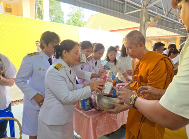 เข้าร่วมพิธีสวดพระพุทธมนต์และทำบุญตักบาตรถวายพระราชกุศลเนื่องในวันคล้ายวันพระราชสมภพสมเด็จพระนางเจ้าสิริกิติ์ ... พารามิเตอร์รูปภาพ 20