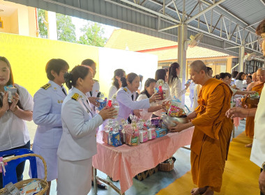 เข้าร่วมพิธีสวดพระพุทธมนต์และทำบุญตักบาตรถวายพระราชกุศลเนื่องในวันคล้ายวันพระราชสมภพสมเด็จพระนางเจ้าสิริกิติ์ ... พารามิเตอร์รูปภาพ 22